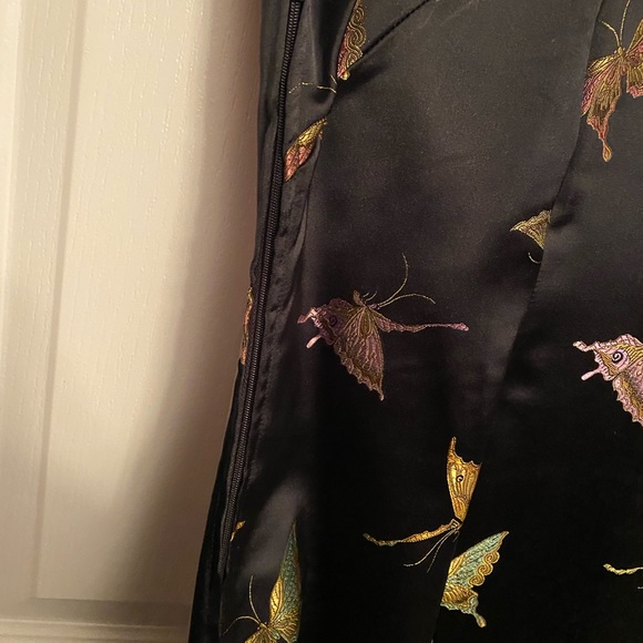 Traditional Chinese Dress - Picture 5 of 6